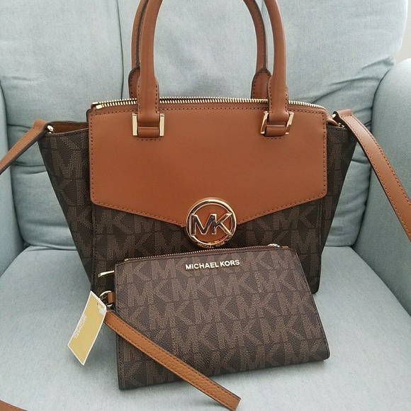 Michael Kors Handbags - New set $515 Wallet+bag Authentic michael kors